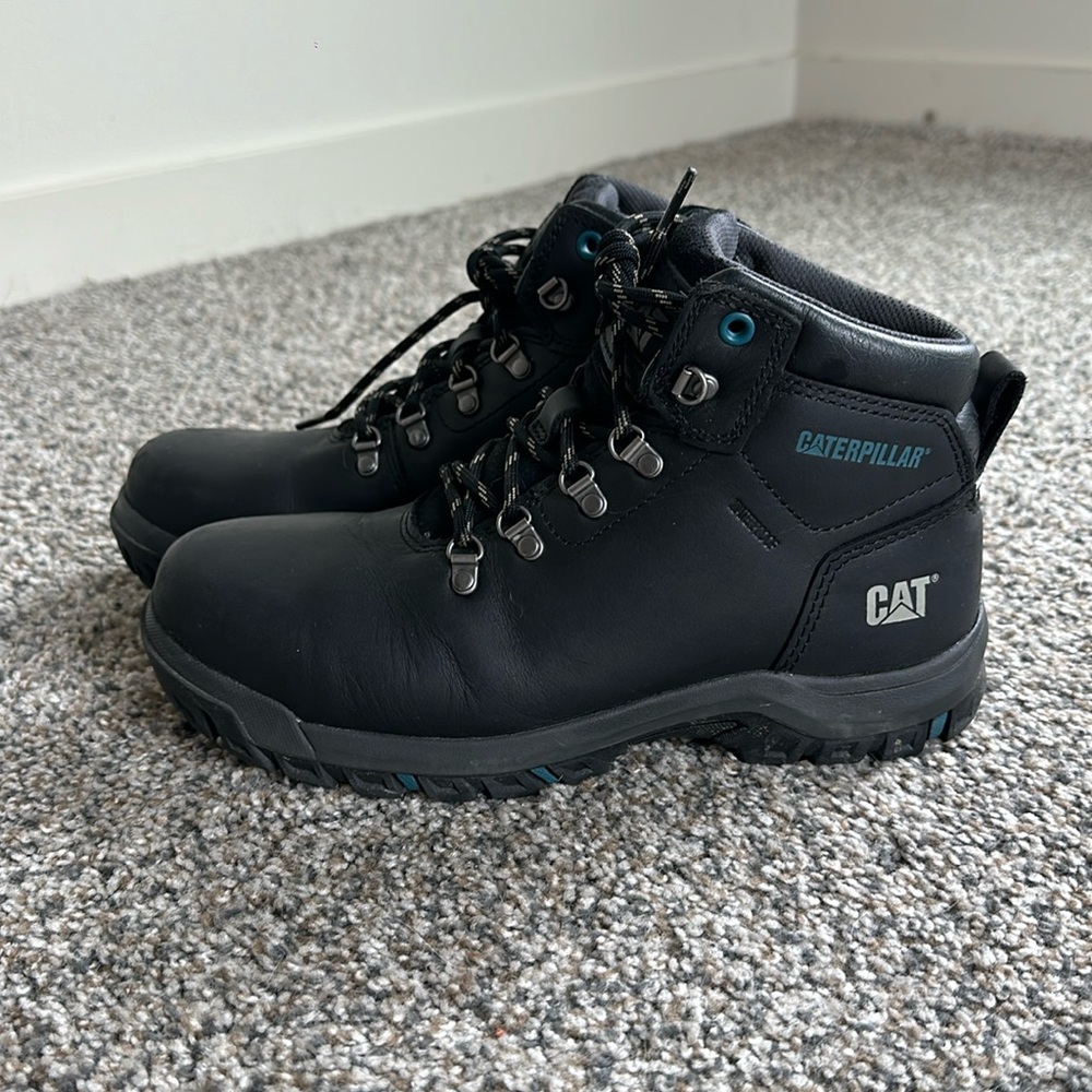 CATERPILLAR Steel Toe work boots - size US 9 women’s sizing and EUR 40